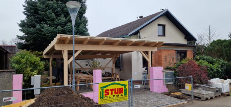 Carport mit Sichtschutzwand