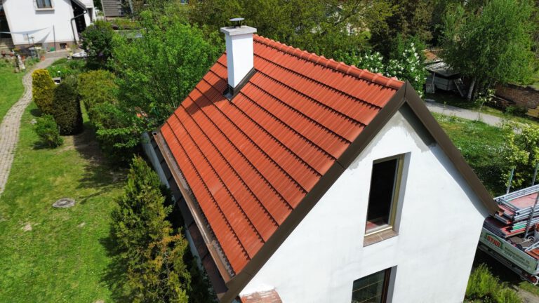 Dachsanierung mit neuen und alten Dachziegeln